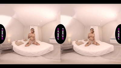 PORNBCN VR முதிர்ந்த ஸ்பானிய MILF, புகைபிடிக்கும் போது மற்றும் கால்களை அசைக்கும்போது, POV இல் உங்கள் டிக் உறியும்